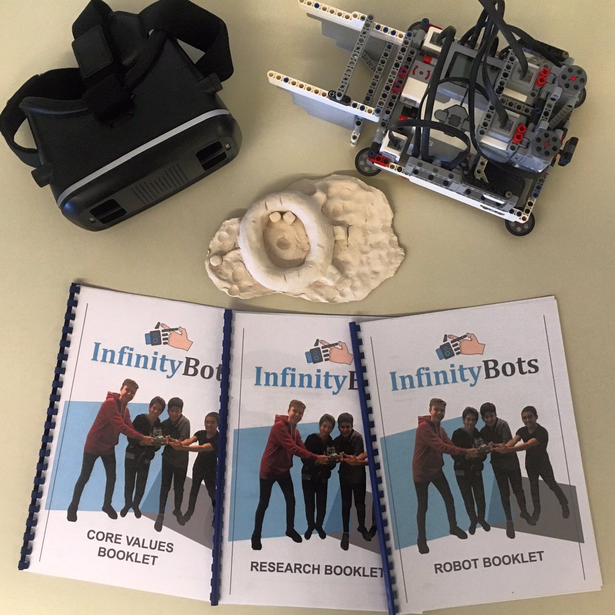 InfinityBotsFLL's tweet image. One Day #Countdown. #ToInfinityAndBeyond #MISSIONMOON #FIRSTLaunch2019 @firstlegoleague