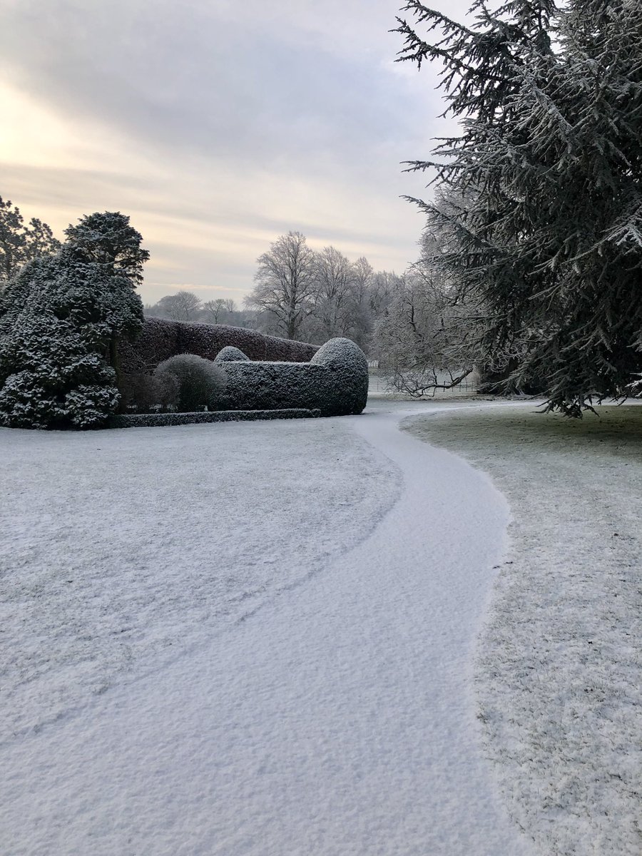 goldsborohall's tweet photo. The grounds and parkland looking beautiful with a light dusting of snow this morning. ❄️ 

#snow #lightdusting #yorkshire #knaresborough https://t.co/ZDrGq1DMFi