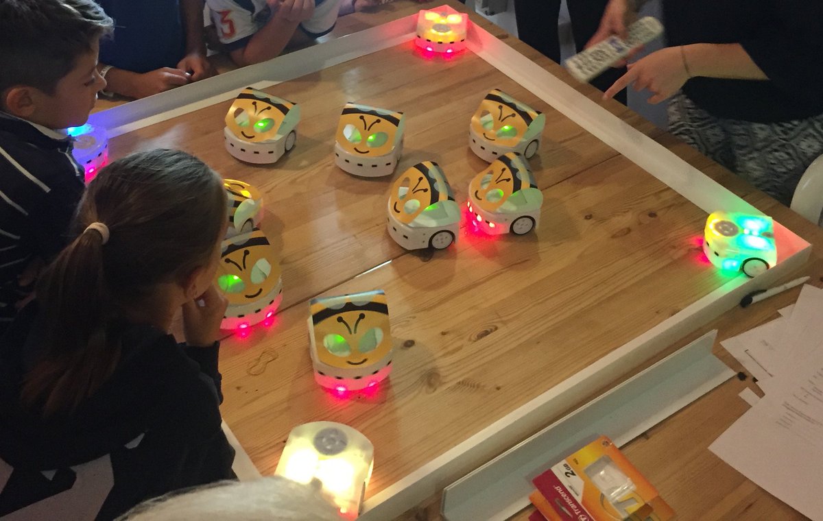 Just out! #Robot #swarms as an educational tool: The <a href="/ThymioII/">Thymio</a>'s way - w/ @FMondada, Alessandra Vitanza and Paolo Rossetti 
Our personal view on how swarm robotics can enter the classroom!
journals.sagepub.com/doi/10.1177/17…