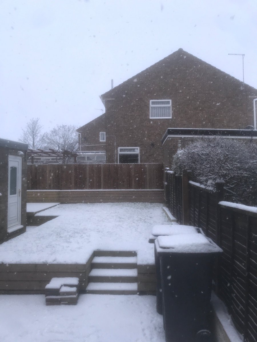 ASKHelpline's tweet photo. ITS FINALLY HERE!😊🌨️

#uksnow #countydurham #anowing https://t.co/kd0Ry48X6z