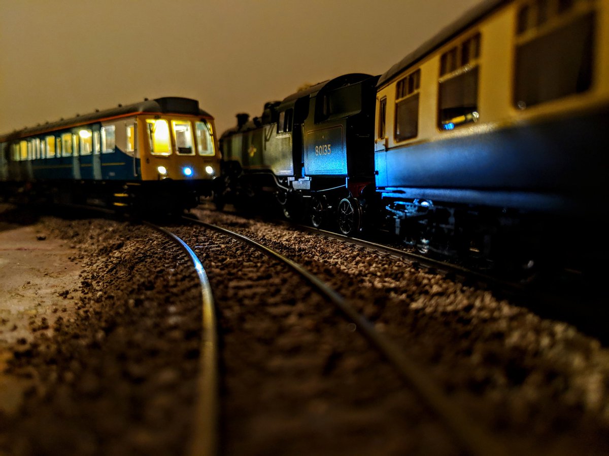 Giffield's tweet image. Night time passenger operating session