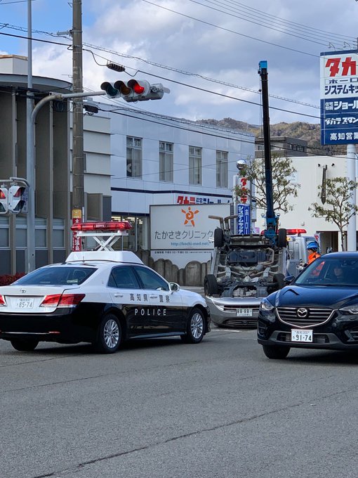 事故 高知県高知市杉井流で乗用車の横転事故 一部通行止め 現地の様子は まとめダネ