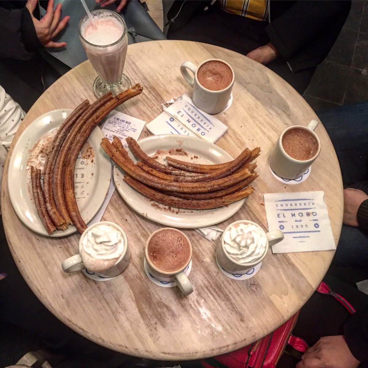 AlainSinuhe_'s tweet photo. Pre - Candelaria ☕️ #Amigos #Amis #Amiciza #Churrosh https://t.co/ad57dp8pcc