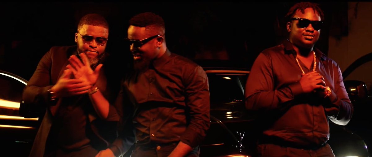 UrbanRadio945's tweet photo. HAPPY NEW MONTH LOVELIES❣️
#FreakFriday w. @aedowby💞 ||
🔛 #UrbanBreakfast 🍞 ☕️
🎶Wonderful 🎧@LarryGaagazeen ft. @wandecoal x @sarkodie ||
#UrbanRadio945 📻 || #ItsWeekendBaby🍹🍻 https://t.co/tJS5fNjSbE