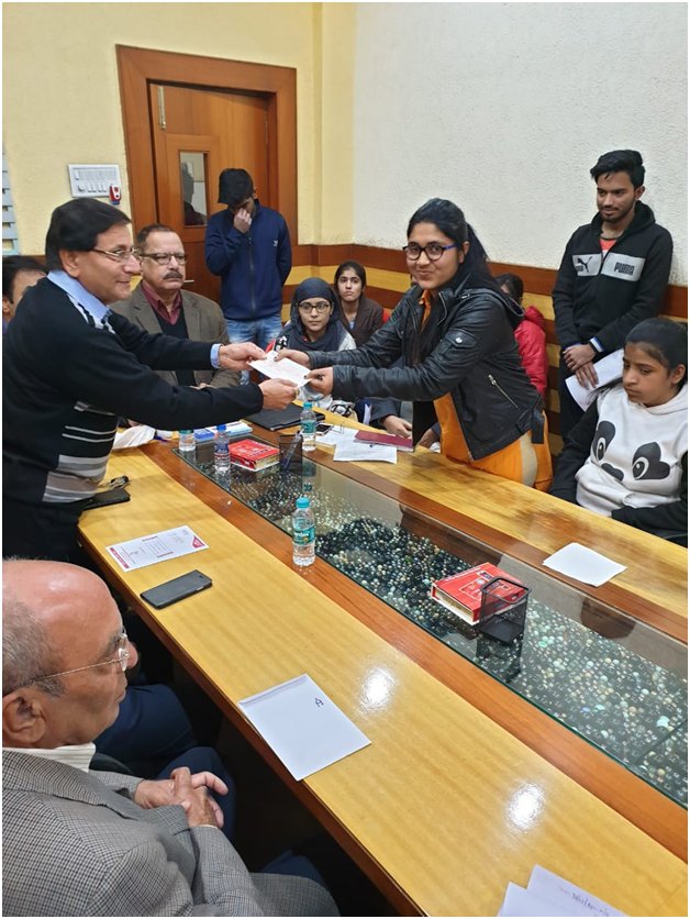 IndusindF's tweet photo. Presenting scholarship cheques to students at M.P. Sindhu Bhawan Bhopal https://t.co/9VmJJlYvD2