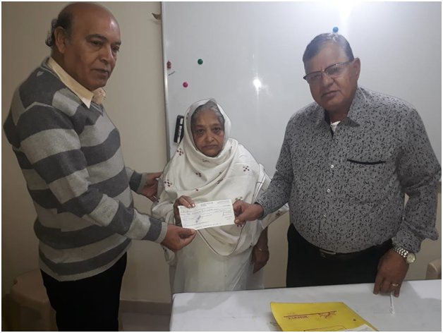 IndusindF's tweet photo. Distributing Pension Cheques to Senior citizens at Nagpur. https://t.co/prN5n6Paol
