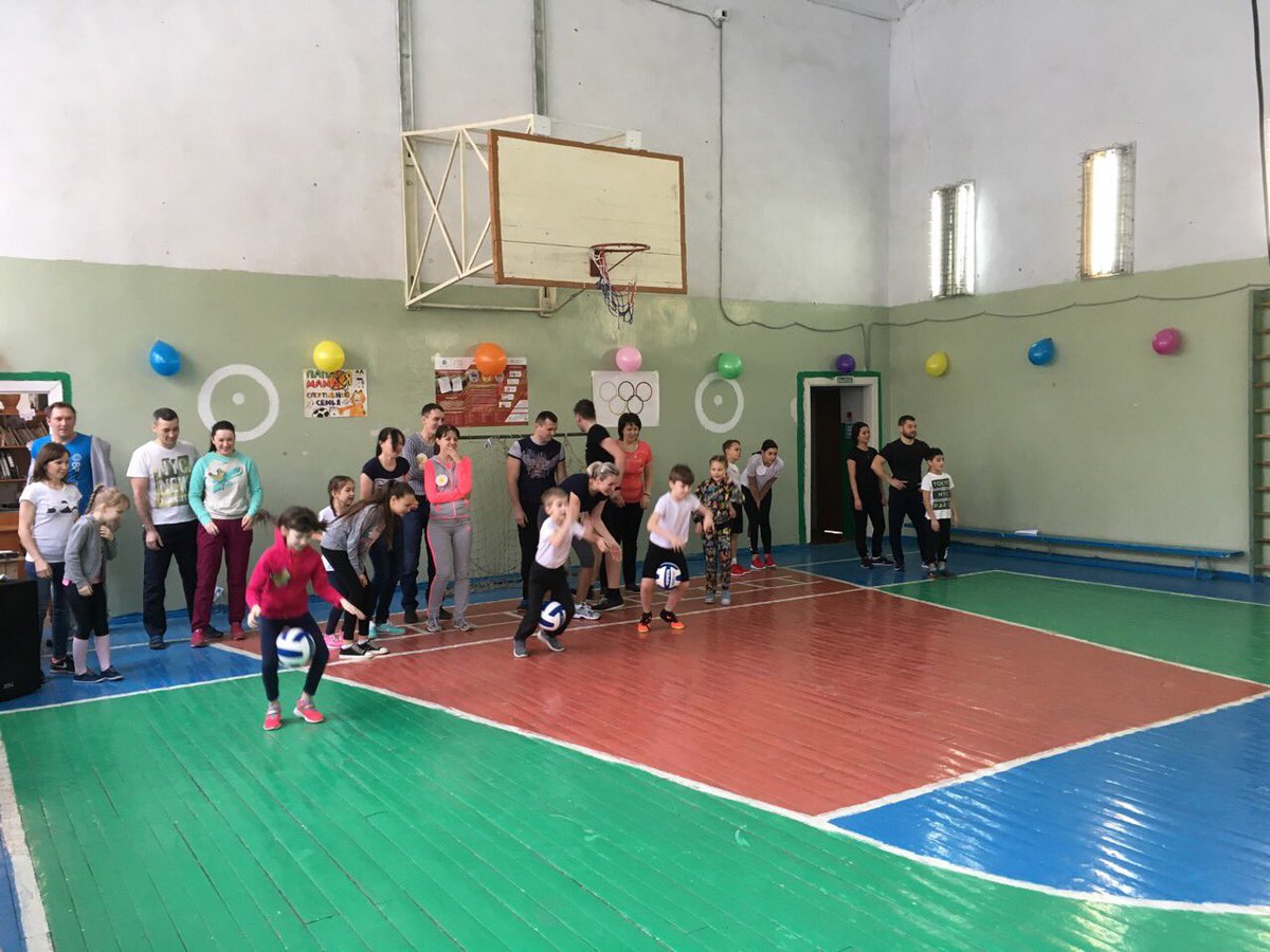 Был на соревнованиях в школе и задумался - а зачем нашему городу Департамент Спорта? Детский спорт? Он в основном в образовании. Массовый-его нет. ГТО- тоже образование все проводит. Зачем тратятся деньги нал-ков на эту структуру столько лет? <a href="/D_Azaroff/">Дмитрий Азаров</a> <a href="/E_Lapushkina/">Елена Лапушкина</a> <a href="/Khinshtein/">Александр Хинштейн</a>