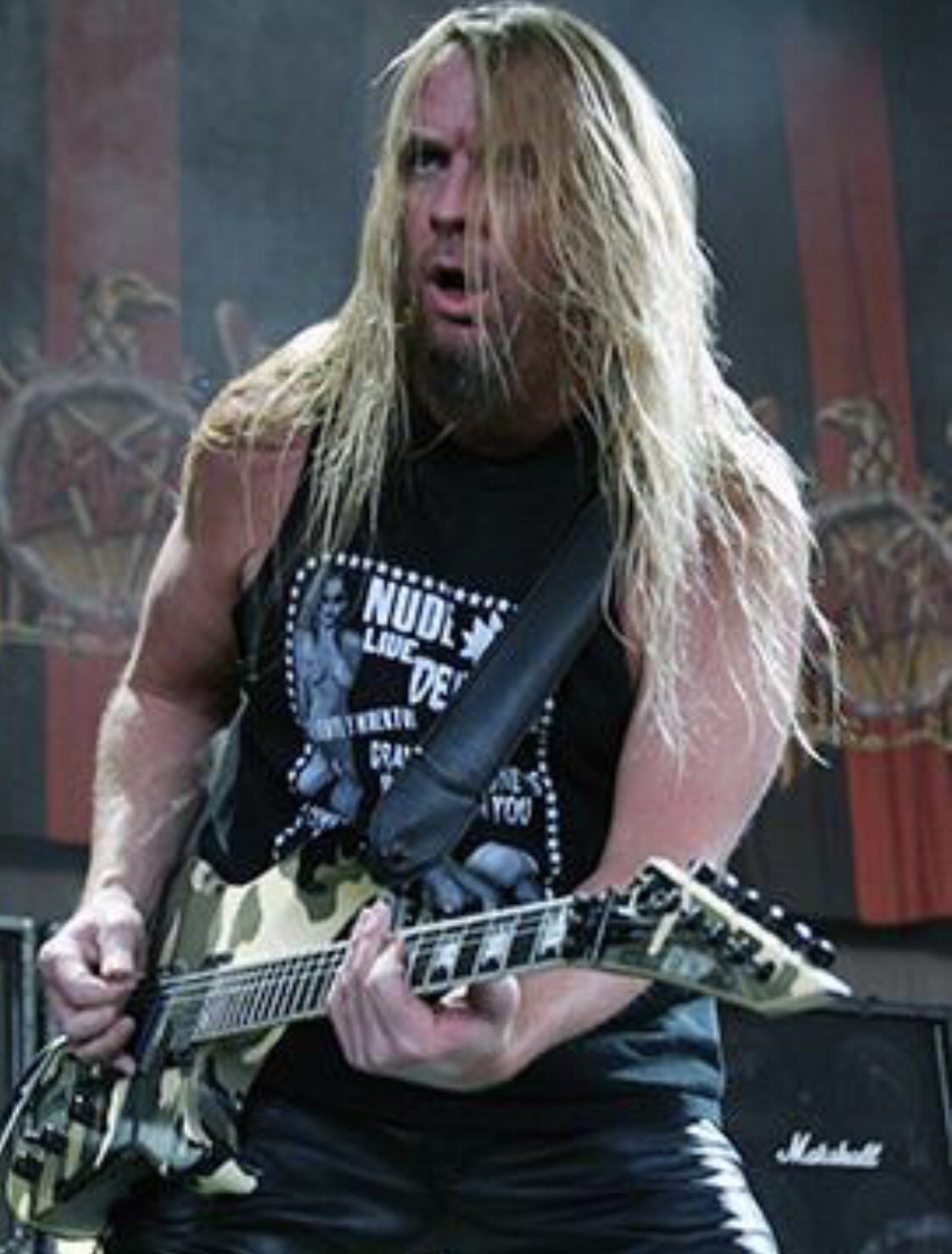 Happy bday to the fucking legend Jeff Hanneman    