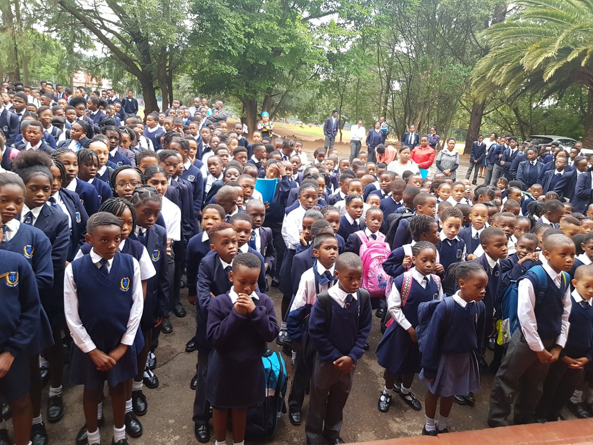 michelle_n23's tweet photo. Doing World Read Aloud Day at Rand Tutorial College JHB #promotethecultureofreading #youngvoiceofHopecircle #MNFoundation https://t.co/kByA7ZqHsV