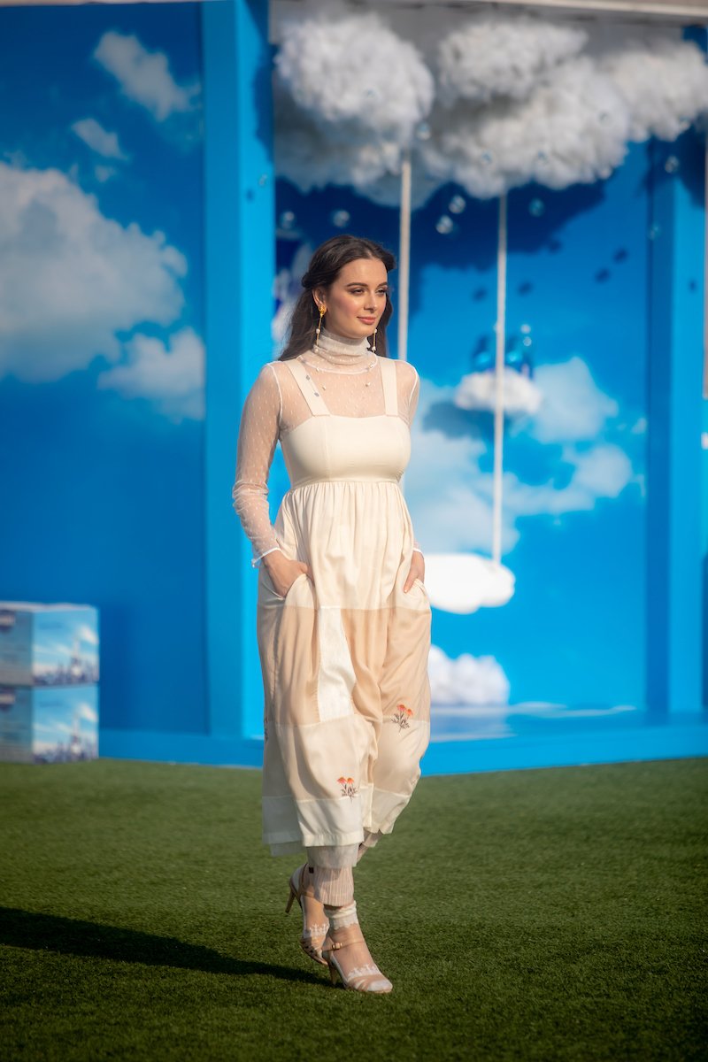 myfashionlady's tweet photo. Lakmé Fashion Week Summer/Resort 2019 Is All Things Gorgeous!
#LFWDay2 #LFWSR19 #LakmeFashionWeek2019 #MalavikaMohanan #poojahegde #yamigautam #FashionLady #EvelynSharma https://t.co/jzntnEHitB https://t.co/CIo2t38c0P