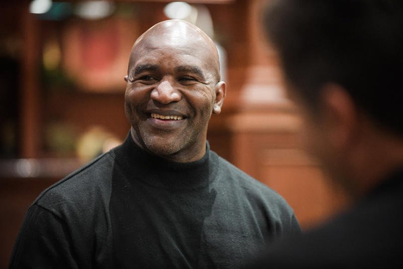 CertAngusBeef's tweet photo. What's Evander @holyfield's favorite #steak? He visited the #CABculinarycenter to perfect a signature steak sauce, paired it w/  #CertifiedAngusBeef strip steak, and now he's in #Atlanta. Big Game #food is going to be epic. Get the recipe here: https://t.co/jVymPoF5Da https://t.co/kjDrBunF7f