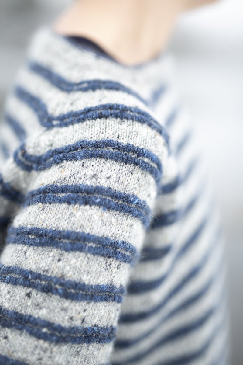 Today's pattern release is Strodie: an simple Breton-style throw-on top with sleek, contrasting welted stripes. ravelry.com/patterns/libra…