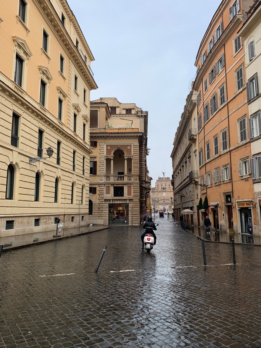 Walking in #Rome is a pleasant experience even in the rain