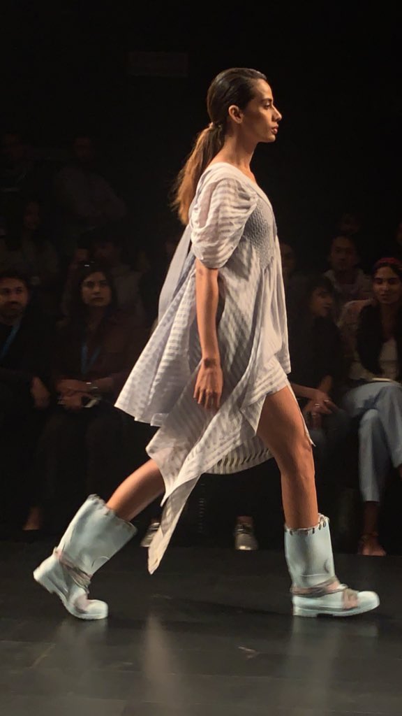 MissMalini's tweet photo. #SWGT, #Integument &amp; #EsseClothing open day 3 of #LFWSR19 so stylishly ⚡️#MMAtLFWSR19 https://t.co/y1p5ypH2ca
