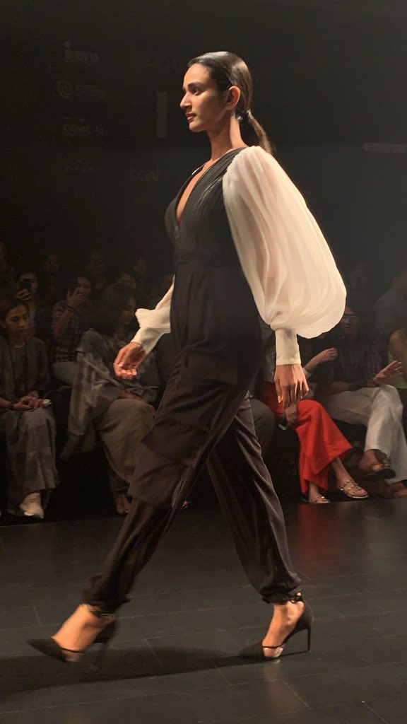 MissMalini's tweet photo. #SWGT, #Integument &amp; #EsseClothing open day 3 of #LFWSR19 so stylishly ⚡️#MMAtLFWSR19 https://t.co/y1p5ypH2ca