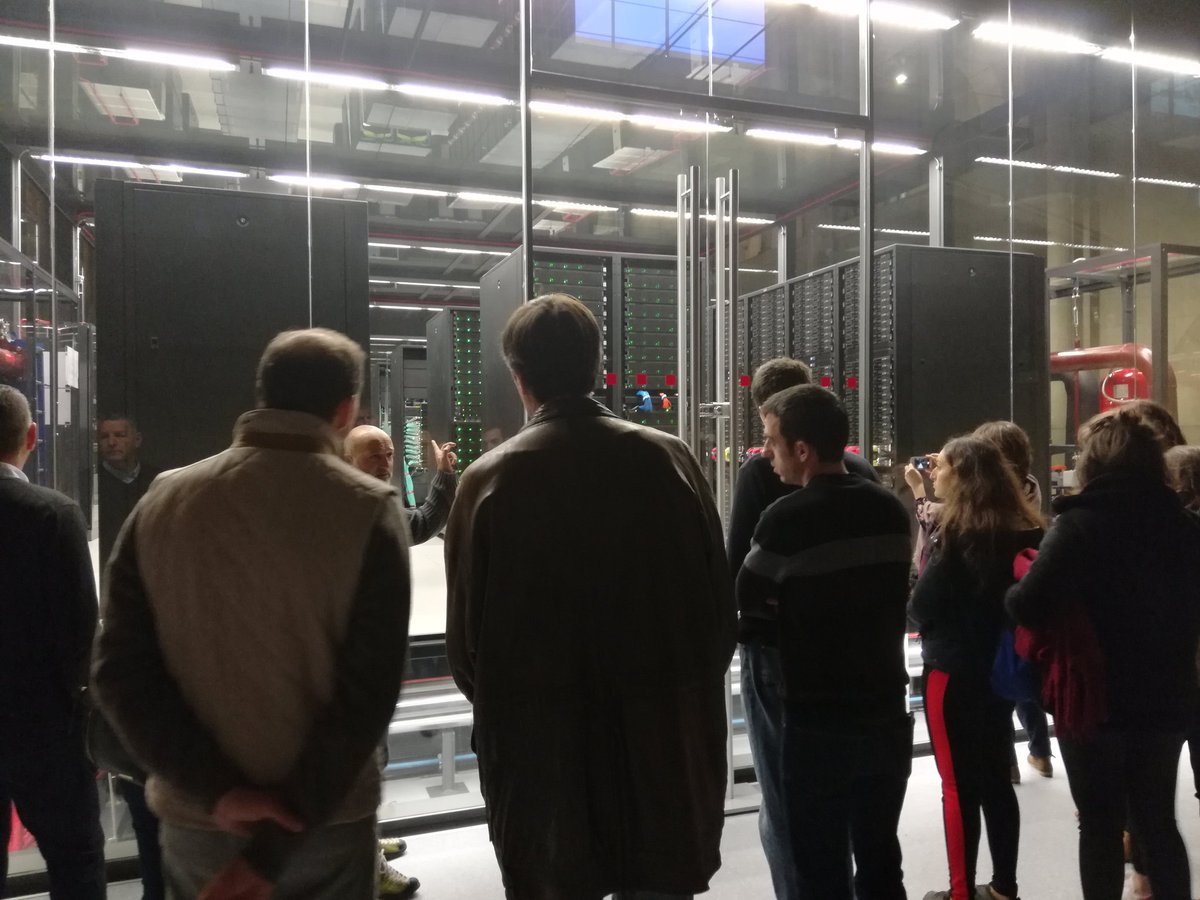 smartcities_msc's tweet photo. 🇫🇷[Voyage Barcelone]#6
Visite du @BSC_CNS installé... dans une chapelle ; afin de découvrir les installations et d'en apprendre plus sur ses capacités, sur ses usages - médecine, ingénierie...- (et sur sa facture d'électricité😅). https://t.co/J4rTxDGZw0