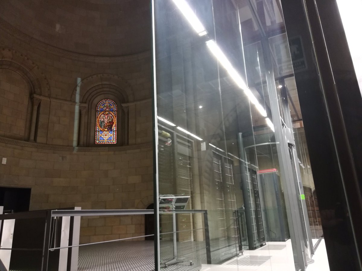 smartcities_msc's tweet photo. 🇫🇷[Voyage Barcelone]#6
Visite du @BSC_CNS installé... dans une chapelle ; afin de découvrir les installations et d'en apprendre plus sur ses capacités, sur ses usages - médecine, ingénierie...- (et sur sa facture d'électricité😅). https://t.co/J4rTxDGZw0