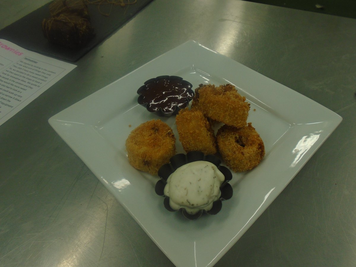 RHC_Food's tweet image. Year 2 Food Tech students loving their collaboration with @RHC_kitchen to develop new products for sale in the canteen! #studyfood #reaseheath