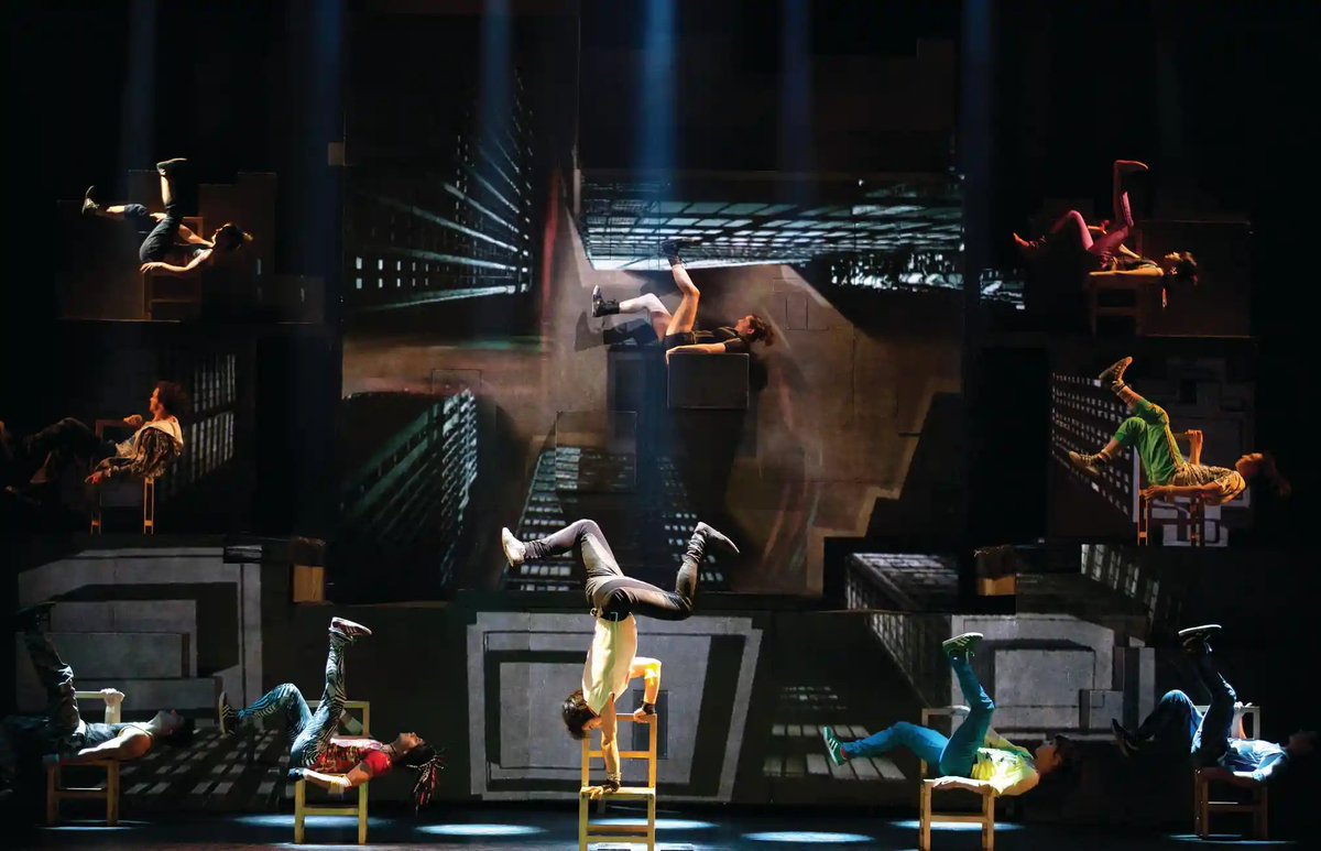 Помни 18 удивительный цифровой цирк и джекс. Цирк Элуаз. Сцена цирка. Наталья Романова дю солей. Поддержка в цирке