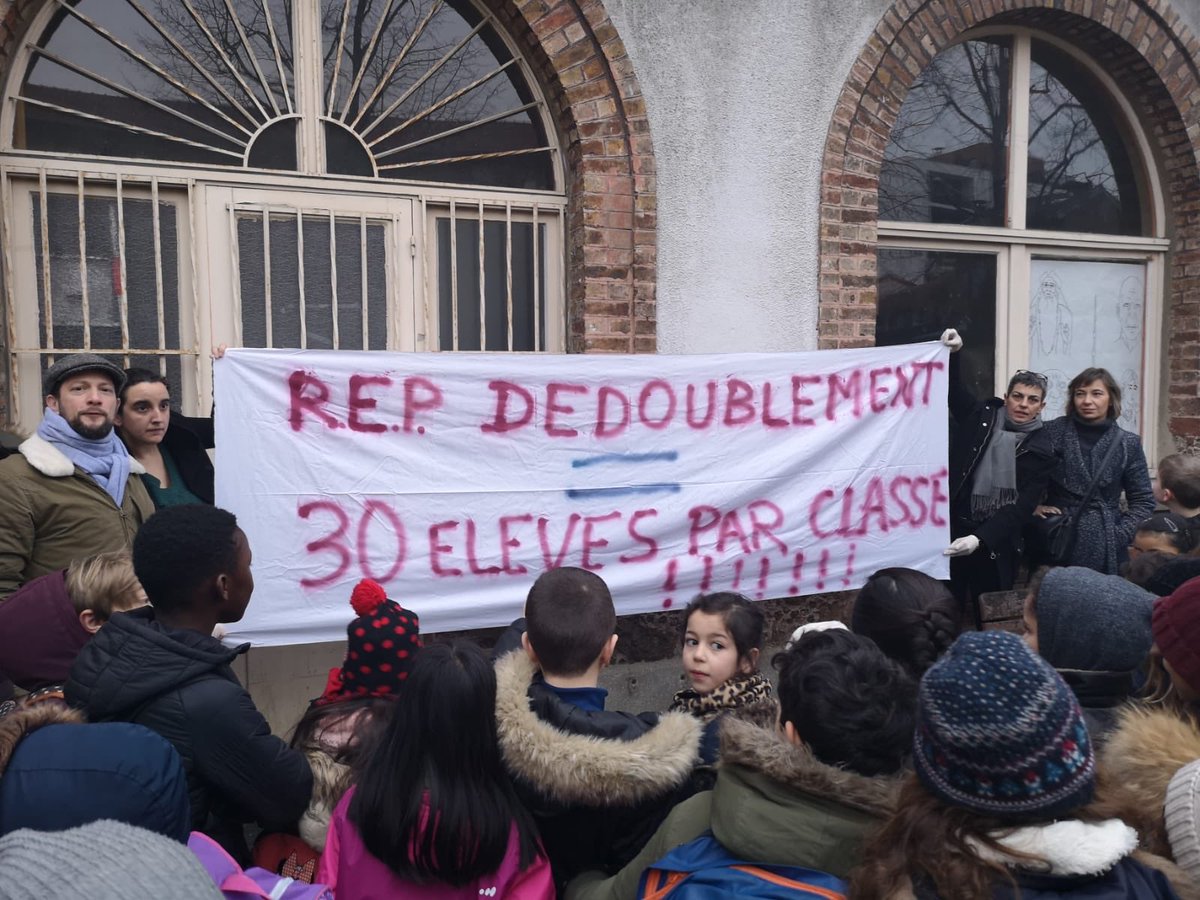 vderschau's tweet photo. On bloquera l’école JFerry de ⁦@BagnoletFR⁩ le temps qu’il faudra ! 30 par classe en CM1/CM2 en REP ? On dit NON !! ⁦@soprincet⁩ ⁦@Tony_Di_Martino⁩ ⁦@alexiscorbiere⁩ ⁦@AcCreteil⁩ ⁦@EducationFrance⁩ ⁦@LeParisien_93⁩ ⁦@gegsal⁩ https://t.co/vlv3HNPCFZ