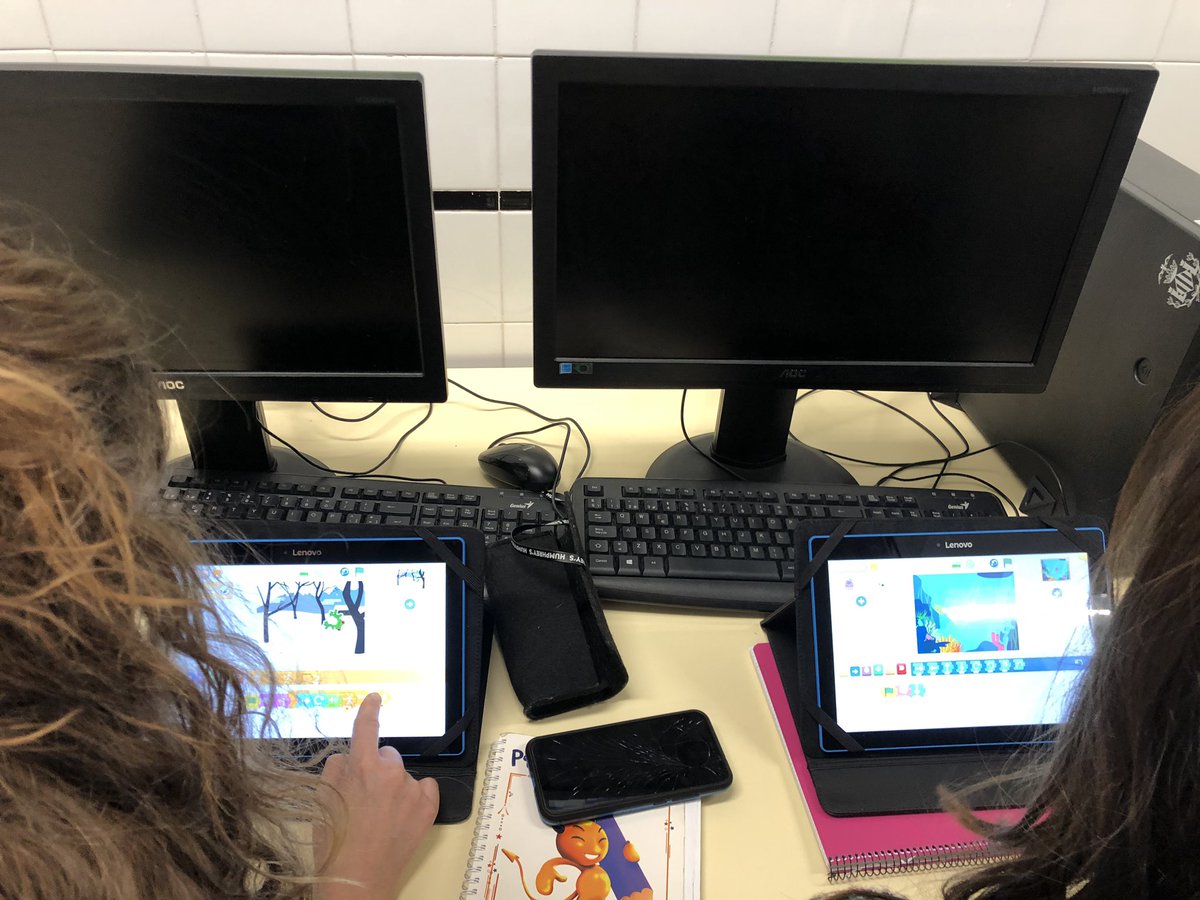 iris_cg_maestra's tweet photo. Formació TIC al Grisolia. Practiquem amb @scratchjunior @scracth @TICs @educacioprimaria @educacioinfantil @tabletsaclasse https://t.co/IsXKuz2zG7