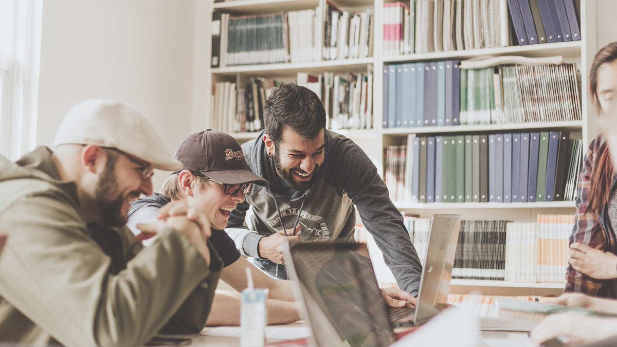 Hoeveel aandacht besteed jij aan visuele content voor op de website? Lees hier vier best practices voor het verkleinen, bijsnijden en optimaliseren van afbeeldingen op jouw website! #bestpractices #website #afbeelding hubs.ly/H0g7zTJ0