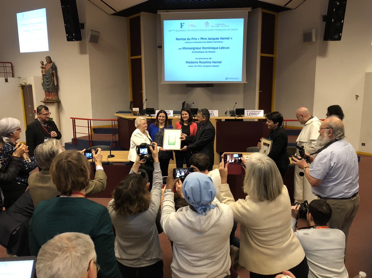 annekeller2's tweet photo. Prix Jacques Hamel, attribué à Christelle Ploquin et au fr. Adrien Candiard pour « Le 5e Evangile » #JSFS2019 https://t.co/96CnjMMnEV
