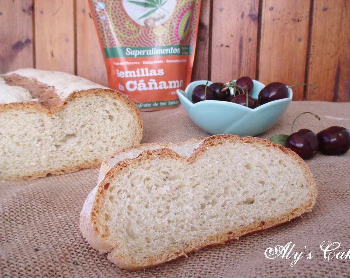 Pan con harina de espelta y semillas de cáñamo.
Las Semillas de Cáñamo se caracterizan por su alto aporte de proteínas. Con todos los aminoácidos esenciales y Omega 3, 6 y 9.
Para ver la receta aquí: 
alyscakes.blogspot.com/2019/01/pan-co…
<a href="/drasanvi/">Drasanvi</a> 
 #alyscakesblogspot #alyscakes