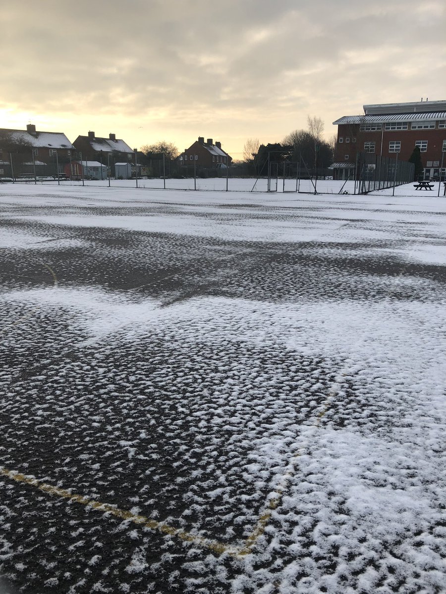 Netball anyone? <a href="/ChiHighPE/">ChiHighPE</a> <a href="/EnglandNetball/">England Netball</a> #uksnow