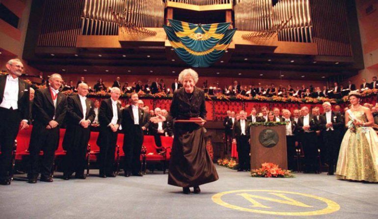 #OnThisDay in 2012, the great Wisława Szymborska passed away. She is known as a <a href="/NobelPrize/">The Nobel Prize</a>-winning poet, yet she was so much more! Discover 9 secret sides of Szymborska!

👉 bit.ly/2tMuQBa

<a href="/PLInst_London/">Polish Cultural Institute in London</a> <a href="/KRKCityofLit/">KRK Literature</a> <a href="/LitBritish/">British Council Literature</a> <a href="/PLinBelgium/">Embassy of Poland BE</a> <a href="/PLInst_Brussels/">Polish Institute Brussels</a>