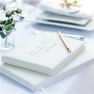 homeofjuniper's tweet photo. Happy #February lovely people. It has come with a snowy start. Keep warm and if you are hiding in from the snow have a look at some of our newness... we have more coming today if it can get to us! 

#shopsmall #gifts #snowday #weddingguestbook #deadseasoap https://t.co/bKBxRdVpvM