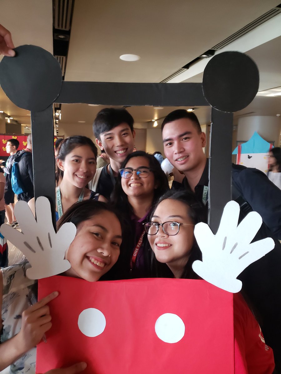 dlsubms's tweet photo. Our early birds having fun with our walking Mickey Photobooth! ❤️😍

Spend your Friday night with us and experience a magical night 👋

#BMSat33
#GroundbreakingExcellence https://t.co/EIIfjKOgnf