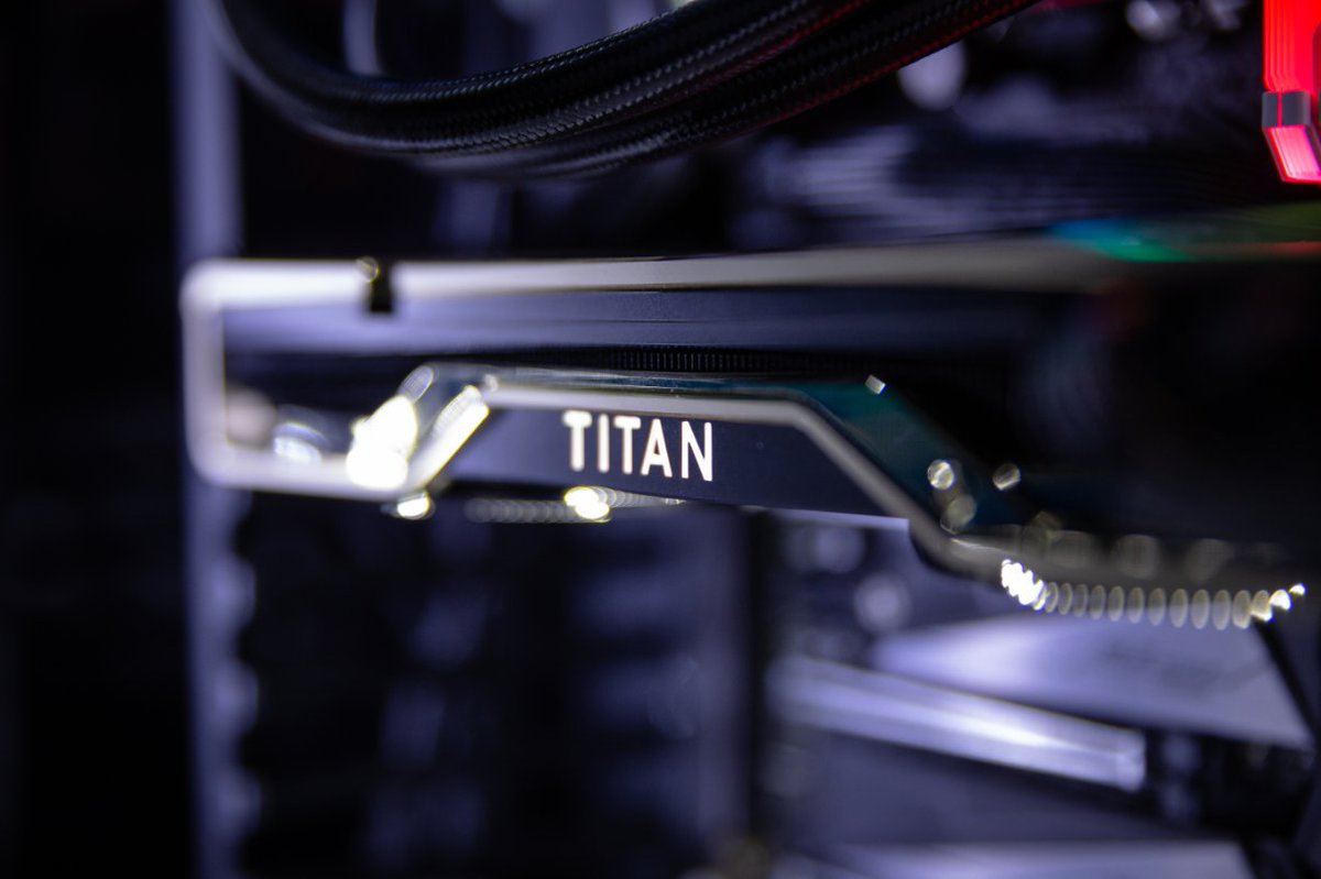 LDLC's tweet image. 1⃣3⃣h3⃣7⃣

Compilation des photos du #PCduCMLDLC ! 🤩🤩

#13h37ldlc