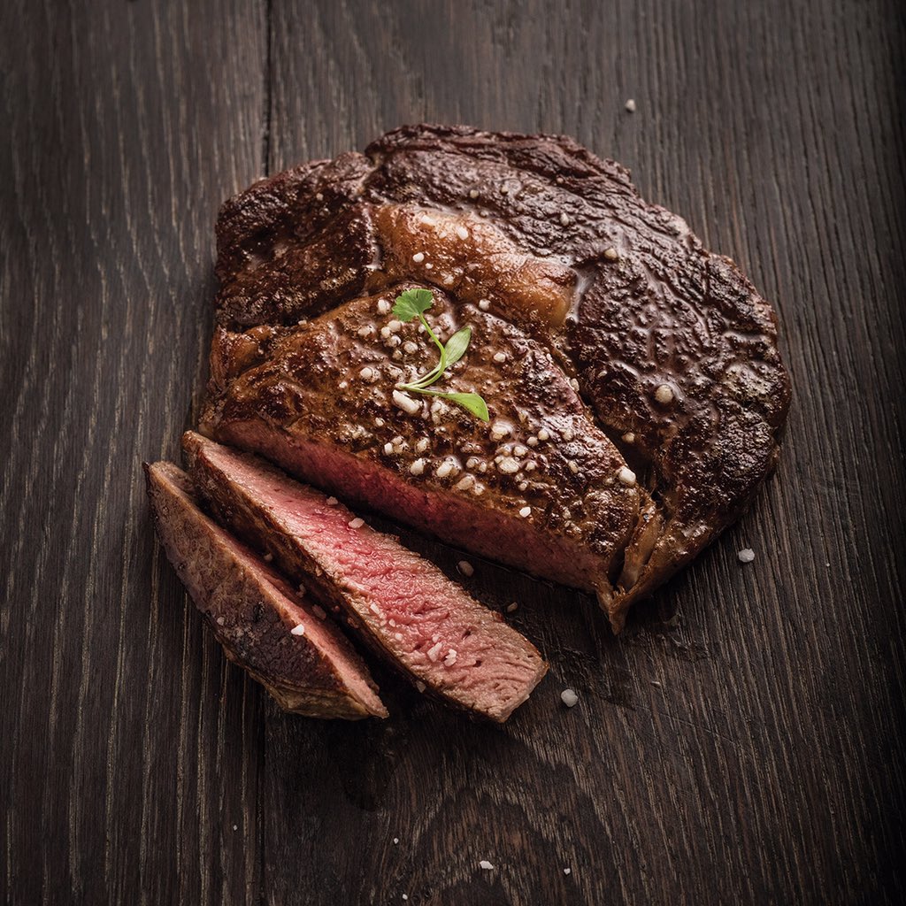 If ever there was a weekend that calls for the very best of Irish beef this might be it. #Snow #WeatherReady #IREvENG #TeamOfUs #weekend #Dublin #Ely20YrsYoung #ThisIsIrishFood