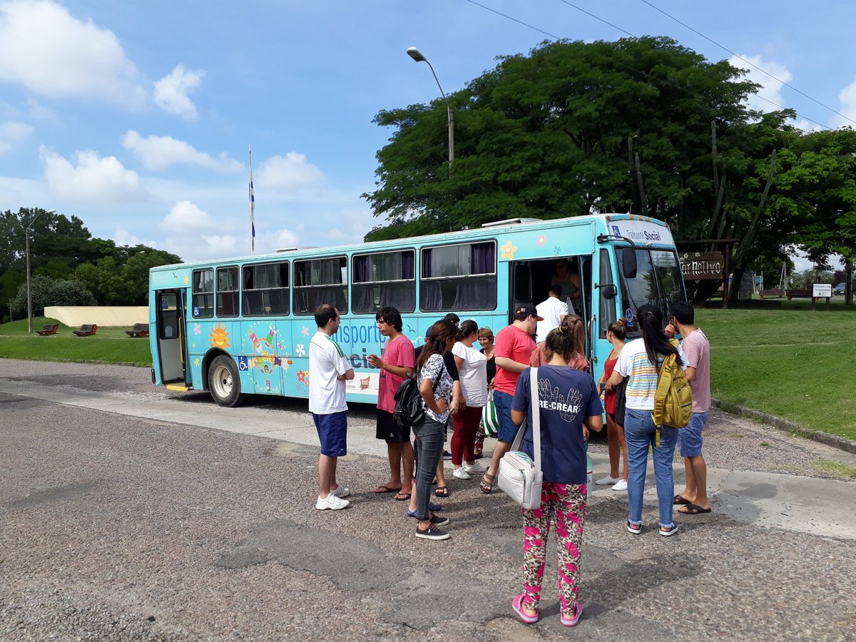 AlejandroGarcc's tweet photo. #Bussocial .en traslado de centro Recrear de Florida.. Paseo a Prado y Plaza Multibarrial Fda Blanca.. no se puede describir en textos la alegría de esta gente haciendo algo distinto https://t.co/uBt5kR4TM1