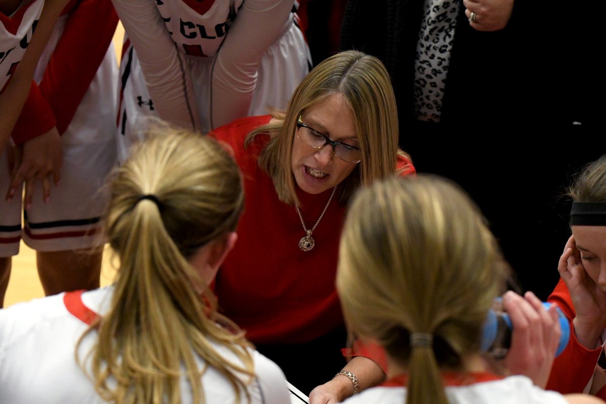 SCSUHuskies_WBB's tweet photo. HAPPY BIRTHDAY to Coach Fish, who works tirelessly to make Huskies Basketball a great place to be! From her genuine care for our players to expanding their food horizons, Coach Fish's actions go far beyond her job description. Thank you and enjoy your day! #InFishWeTrust https://t.co/3EjSaDDoO3