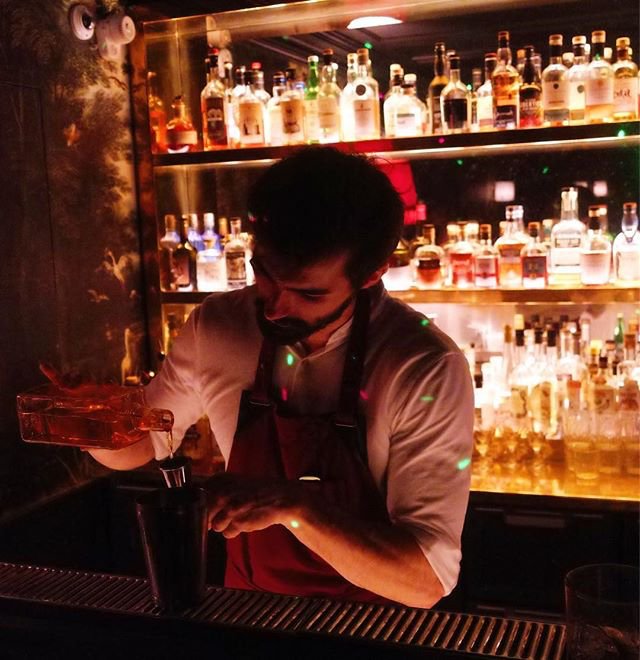 lafrancedansun1's tweet photo. Très belle adresse 😍 @TresParticulier est un hôtel particulier de #Montmartre. Le cadre, la qualité et l’inventivité des #cocktails offrent un moment en dehors du temps. 
. #letresparticulier #bonnesadressesparis #mixology : @lafrancedansuneassiette https://t.co/8nSzhLeL6q