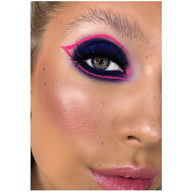 beautybay's tweet photo. Neon liner goals 💘🔦 (📸 kiimmiki) #BEAUTYBAY https://t.co/mkzfslIAlH