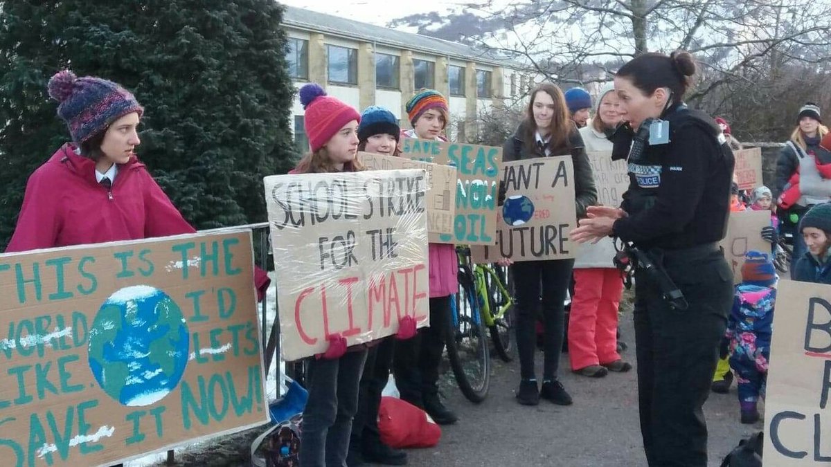 HollyWildChild's tweet image. Climate strike week 4. 
It was -8 degrees C when we started but we talked &amp;amp; laughed through it. A turnout of 22 people including 8 kids!
Someone from the @BBCNews came to do filming &amp;amp; we chanted so much that my throat hurt. A police officer also stopped to ask about the strike.