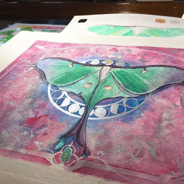 mothher_'s tweet image. Coming soon to a tree near you!  Next week will see the release of my Luna moth painting in watercolor and iridescent ink! #mothcore #watercoloranimals #watercolorpainting #iridescent #mothart #artnouveau bit.ly/2S63zZl