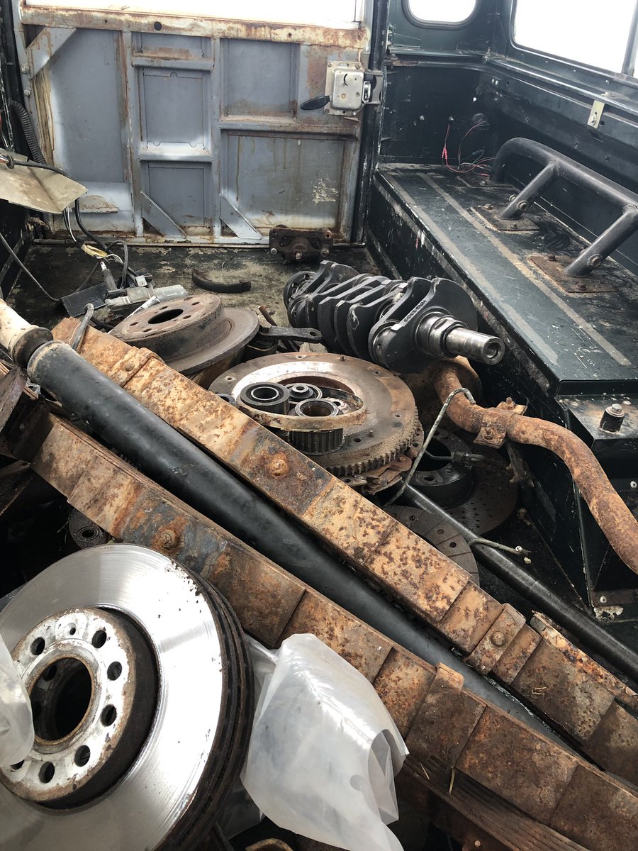 adersrirwin's tweet photo. Bit of ballast in and good to get anywhere #Defender pulling hard  #loveIt #HellOfACommute #LifeOnTheSpanners https://t.co/h9CX1E5b1B