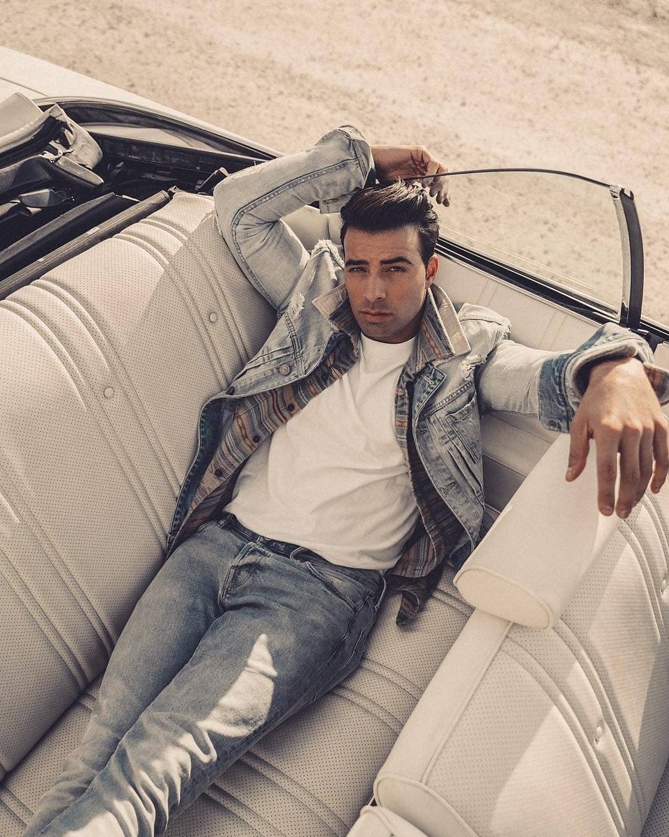 FamCanelaITALIA's tweet photo. Cortesia IG @gabe_media
Sigue tu camino que el mío ya esta ocupado..🤙🏻 @jencarlosmusic en el set de ‘FELICES’. Ya viste el video??!! #miamiphotographer#miamifashionphotographer#miamifilmmaker#musicvideodirector#felices https://t.co/pld2DzKuQ1