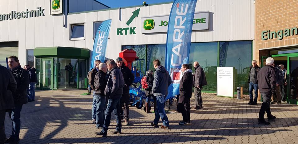 PoolAgri's tweet photo. 🇩🇪 mechanische Unkrautregulierung gewinnt Aufmerksamkeit! 🍀🚜
Infotag Anwendung Hacktechnik. Anstoß Zusammenarbeit Stücker Landtechnik. #mechanischeunkrautbekämpfung #hacktechnik #striegel #sternrollhacke @Carresas https://t.co/f7cPdiyJKp
