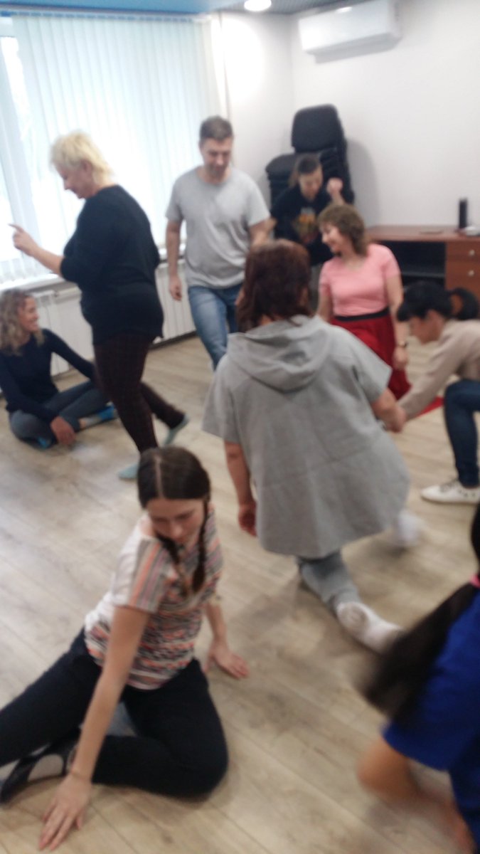 В числе общих проблем на семинаре прозвучала тема волонтерства. В ряде регионов  местные власти либо не понимают как эту службу создавать, либо отправляют волонтеров (в основном школьников или студентов сузов) на мероприятия по разнарядке.