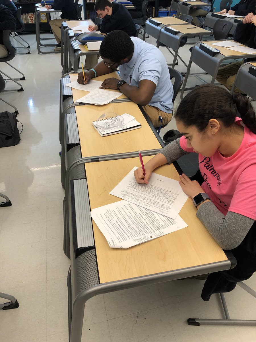 PathwaysAcad's tweet photo. School-wide close reading day! @HartfordSuper @Hartford_Public #closereading #buildingreaders #pathwaysfamily https://t.co/rA3pnuxY4Q