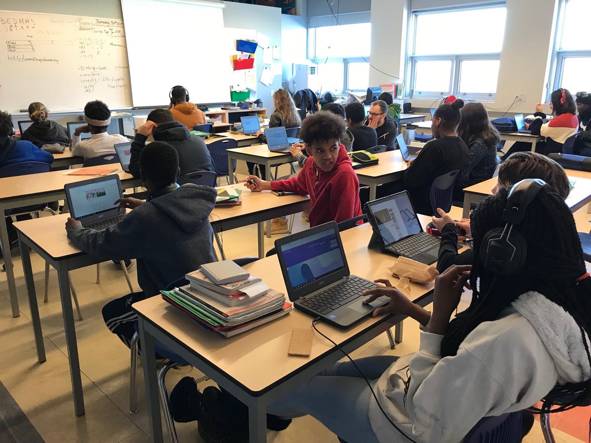 jrwilcox_cs's tweet photo. Love seeing ⁦@MrGoochMusic⁩ working with Grade 7/8 students on Soundtrap to make beats. #connectingwithkids #WeAreWilcox https://t.co/1ZiENZyApb