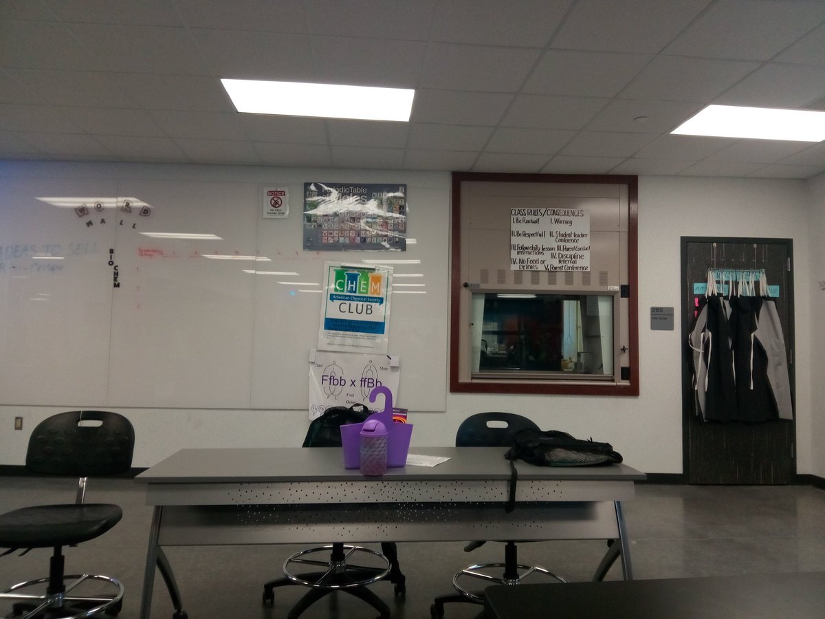 BlansonCte's tweet photo. Here's one of the classes of our ♥️wonderful school ❤️.
Love the crackheads who attended, hate the teachers that teach like shit.
#science https://t.co/c6RCBF3JOb