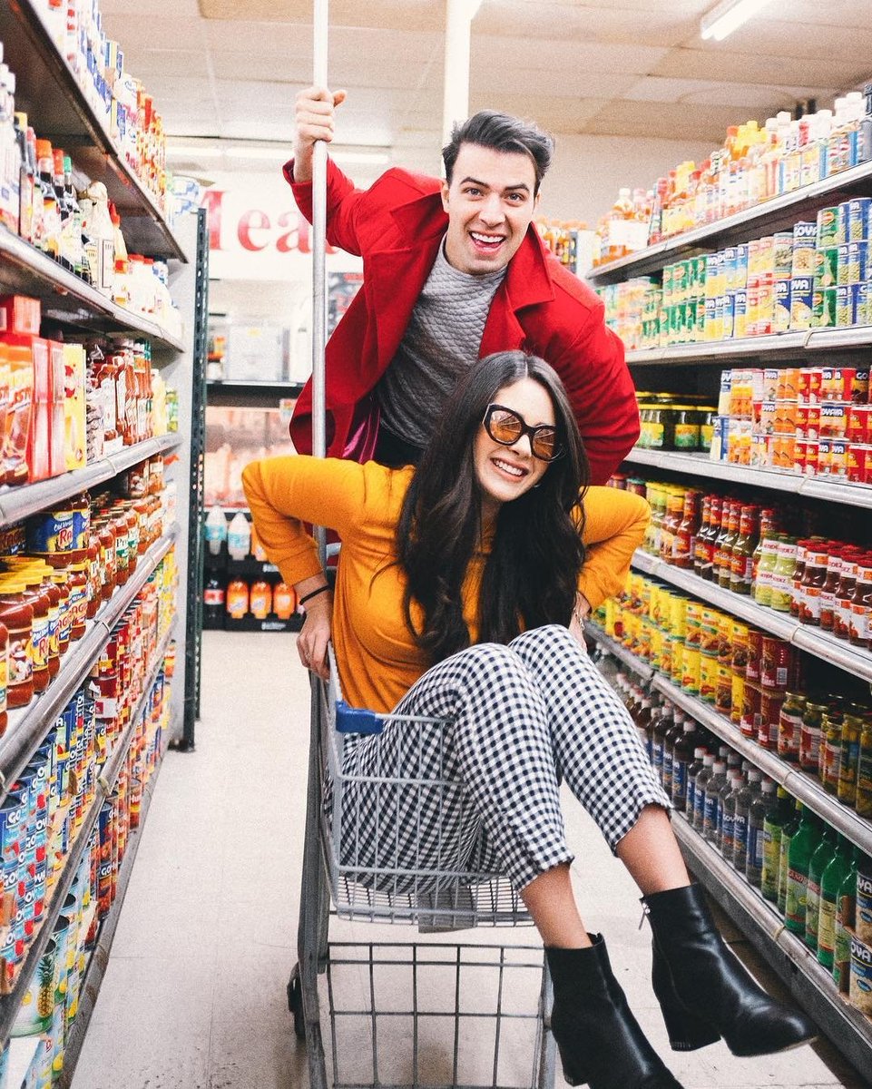 FamCanelaITALIA's tweet photo. Cortesia IG @danyeshka
Not ur ordinary grocery shoppers 🤷🏻‍♀️ #FELICES ❤️💛 https://t.co/F3jxTelGCf