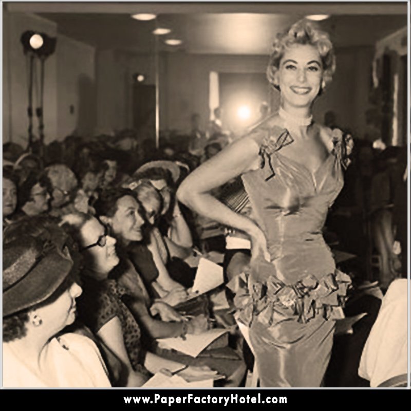 PaperFactory's tweet image. ⭐#FashionWeekNewYork began as #PressWeekNewYork in 1943, created by fashion publicist #EleanorLambert during WWII. ⭐️ #FashionWeek starts Wed, 02/06 &amp;amp; #PaperFactoryHotel is the place to be! Book today! 

#FashionFriday #FWNY #FWNYNY #FASHION #streetstyle #nyc #LICNY