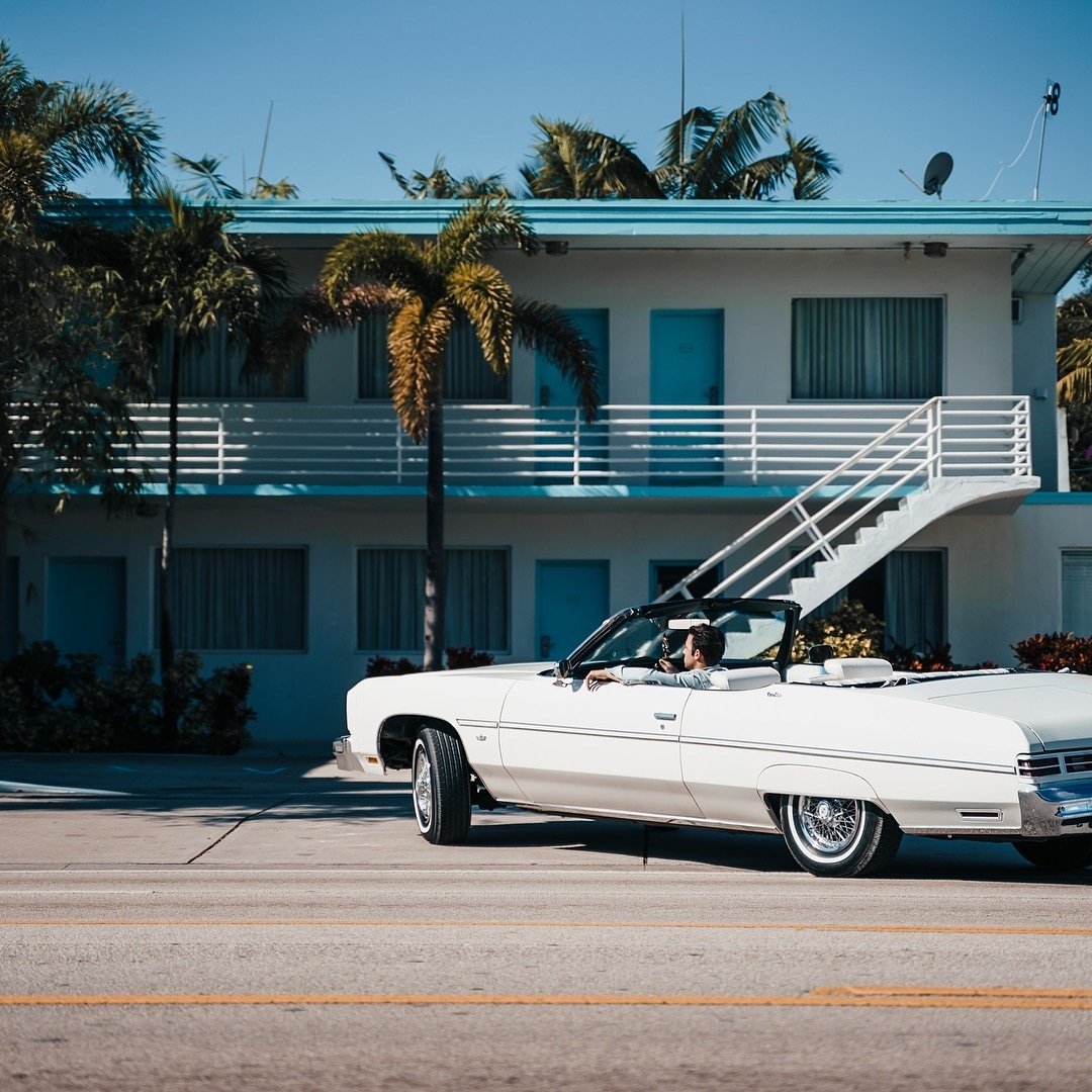 FamCanelaITALIA's tweet photo. Cortesia IG @its_holes
Made this photo while shooting BTS for the “Felices” music video, by @jencarlosmusic . The Video was Directed/Shot/Edited by the very talented homie @gabe_media . Be sure to check it out on YouTube if you get a chance! ✌🏼 https://t.co/MTBf0muCxF
